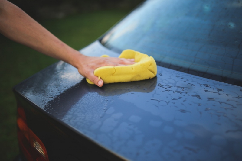 carrosserie-ANDON-min_cleaning_washing_carwash_sponge_car_auto_hand_man-722705